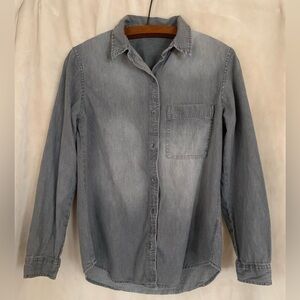Women’s Banana Republic Denim Button Down Shirt